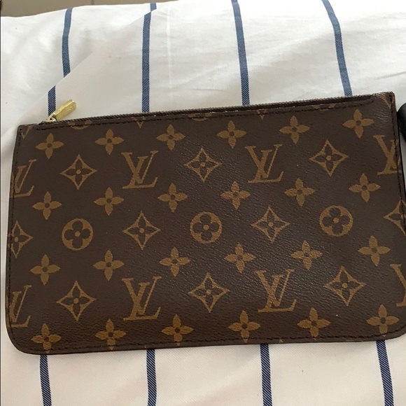 Louis Vuitton small pouch. Great condition. - Picture 2 of 2